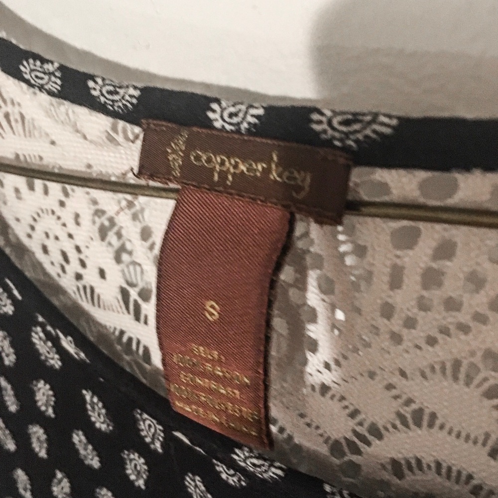 🤩Copper key print top - Picture 2 of 2